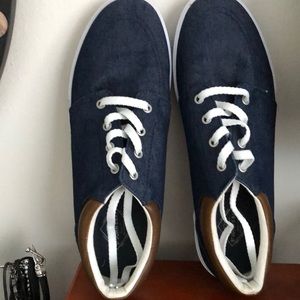 Comfortable men’s deck shoes, wore couple times, by St.Joh’n Bay.